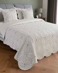 Bordado Signature Motif